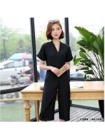 ชุดเดรสกางเกงสีดำ คอวี แขนสั้น ขาทรงกระบอก แฟชั่นเรียบๆ สวยดูดี