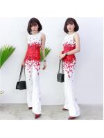 จั๊มสูทขายาวสีขาวพิมพ์ลายกลีบดอกกุหลาบแดง