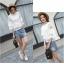เสื้อลูกไม้สีขาว แขนยาว ผูกโบว์น่ารักๆ แนวเรียบๆ สวย ดูดี mix&matchได้หลายสไตล์