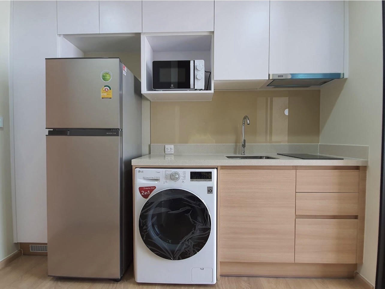 ให้คอนโด Noble Around Sukhumvit 33 (โนเบิล อราวน์ สุขุมวิท 33) ห้องแต่งครบพร้อมอยู่ 1 ห้องนอน 1 ห้องน้ำ ขนาด 30 ตรม