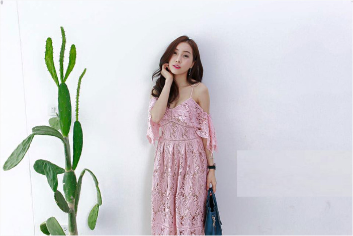 ชุดเดรสออกงานสีชมพู เปิดไหล่ ผ้าลูกไม้ สวยหวาน ดูดี