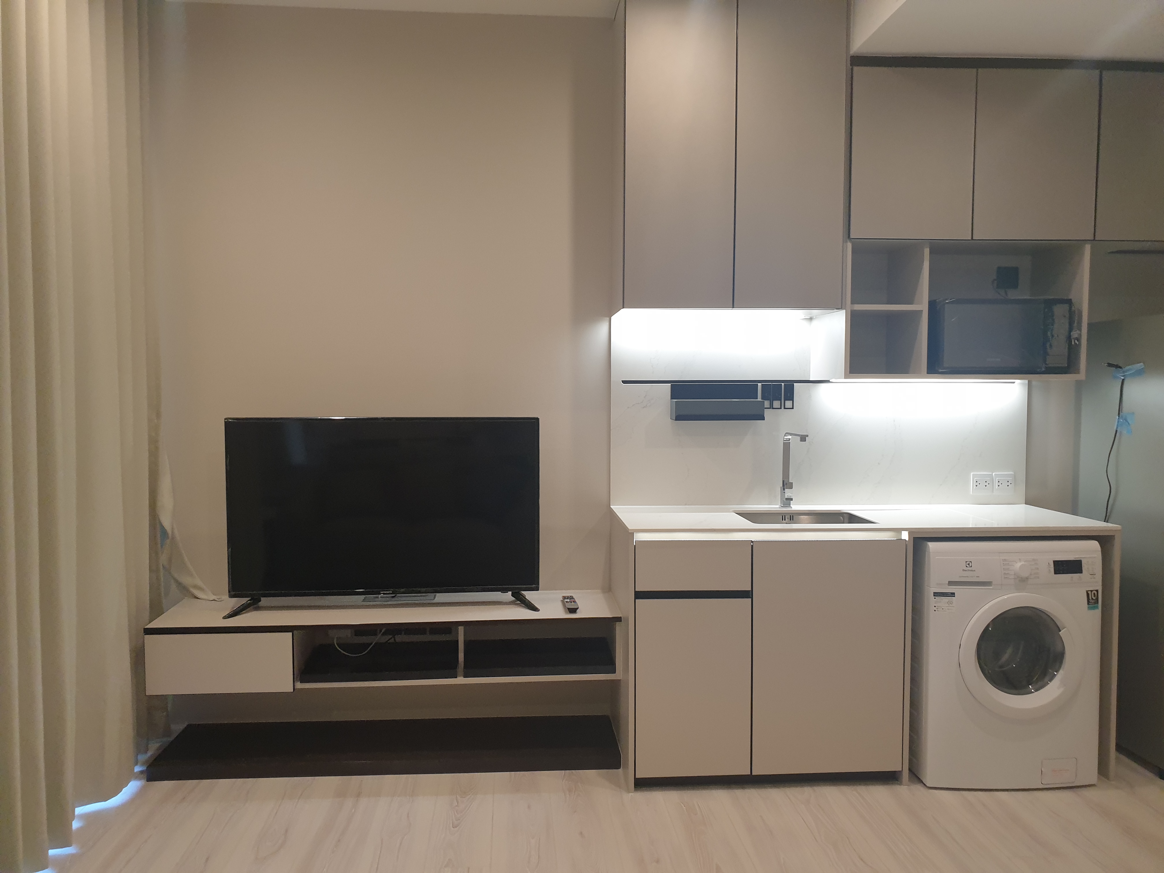 ให้เช่าคอนโด The Room Phayathai (เดอะ รูม พญาไท) ใกล้ BTS พญาไท เพียง 400 ม. เดินเพียง 5 นาที