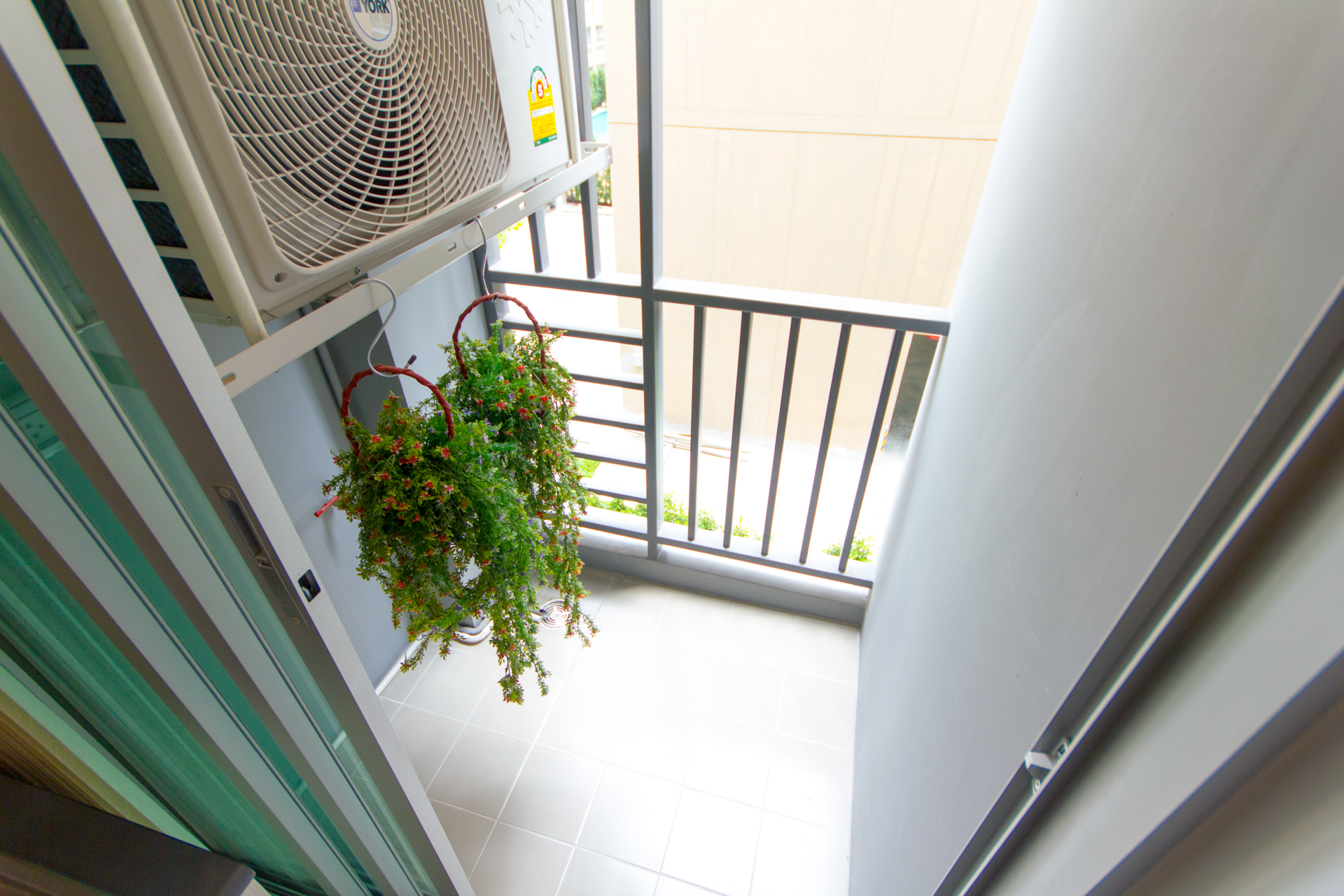 ขายคอนโดThe Kith Plus Sukhumvit 113 (เดอะ คิทท์ พลัส สุขุมวิท 113) 2 ยูนิต ตกแต่งครบพร้อมเข้าอยู่ ยูนิตที่1 แบบ 1 ห้องนอน 1 ห้องน้ำ ตึก A ชั้น 3