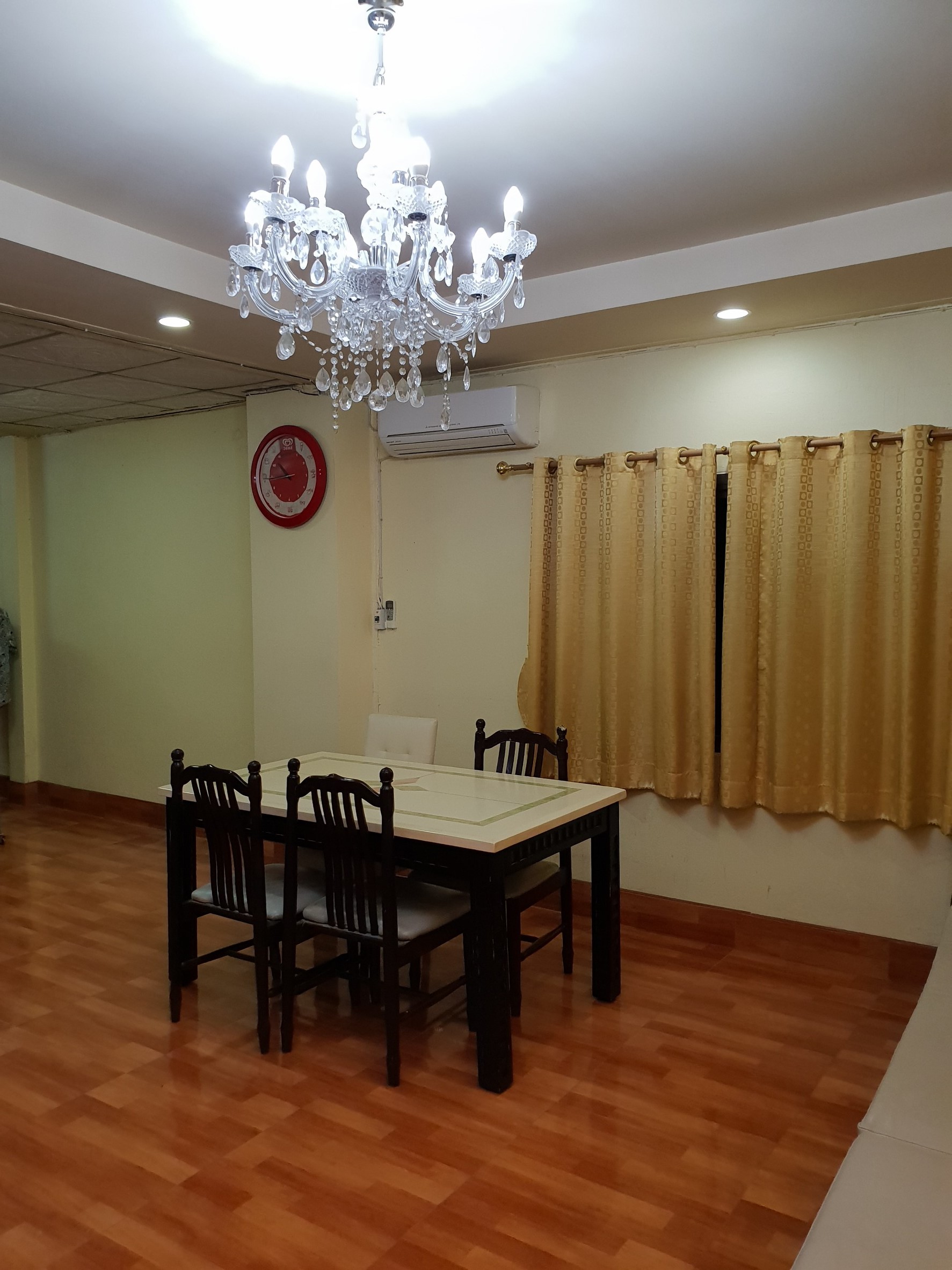 ขาย / เช่าบ้านแฝด 2 ชั้น หมู่บ้าน รังสิยา ซ.อุดมสุข 58 ถ.สุขุมวิท 103 ขายราคา 5.5 ล้าน 3 ห้องนอน