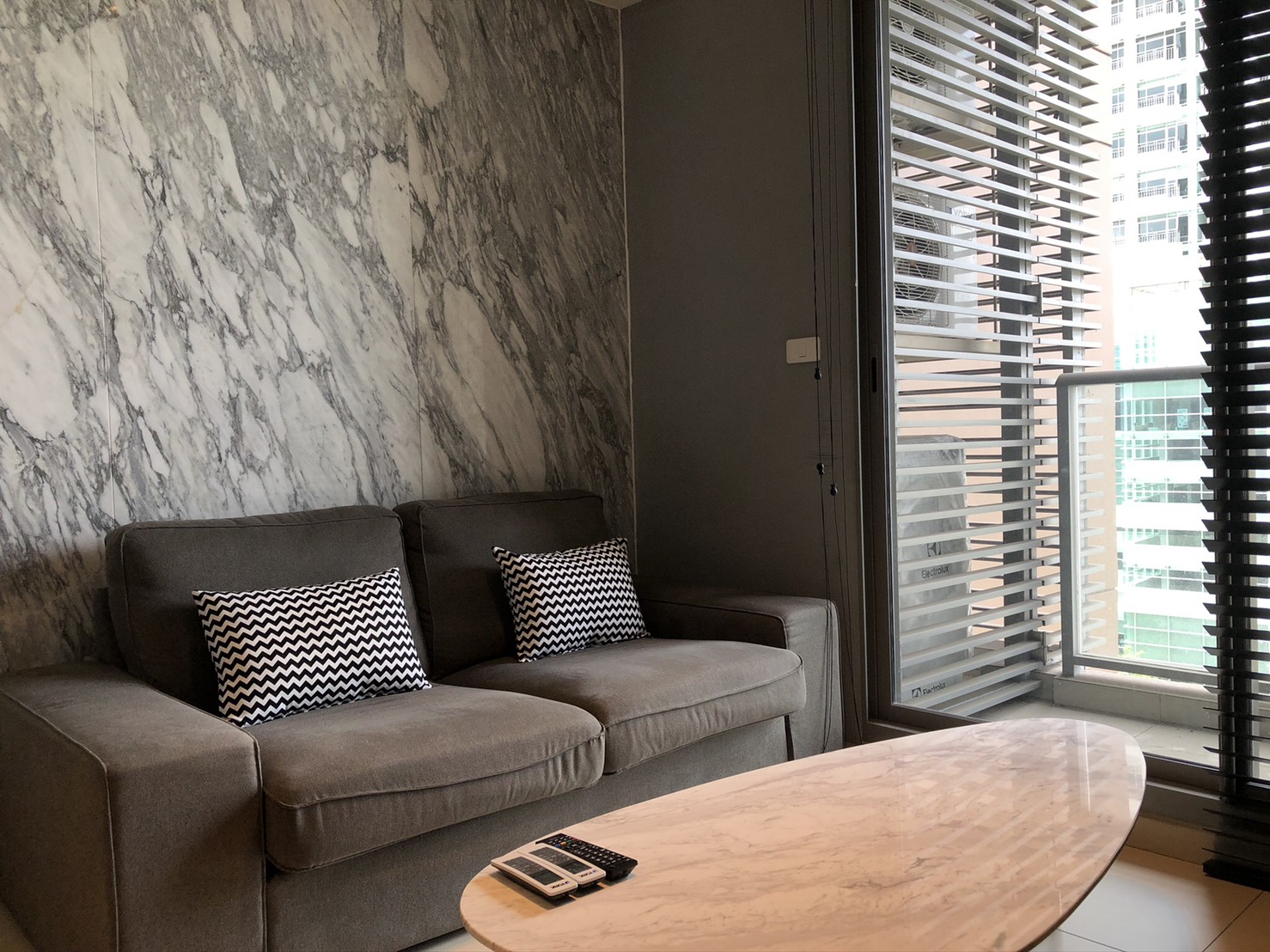 ให้เช่าคอนโด The Lofts Ekkamai (เดอะ ล็อฟท์ เอกมัย) 1 ห้องนอน 1 ห้องน้ำ