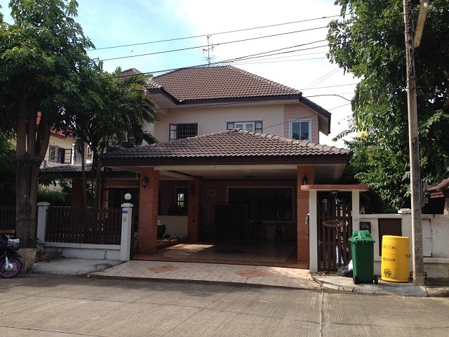 ขายบ้านเดียวหมู่บ้าน ลภาวัน โครงการ 9 ถนนเลียบคลองแอน 4 ห้อง 3 ห้องน้ำ 1 ห้องนั่งเล่น 1 ห้องโถง 1 ห้องครัว 1 ห้องทานอาหาร พื้นที่ 89 ตร.ว ถนนราชพฤกษ์