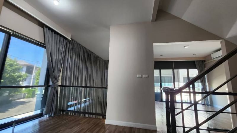 ให้เช่า บ้านเดี่ยว 3 ชั้นหรู ใหญ่ หมู่บ้าน ลุมพินี สวนหลวงร 9 ซอยเฉลิมพระเกียรติ 40/1 หนองบอน ประเวศ กรุงเทพ ห้องนอนใหญ่มาก