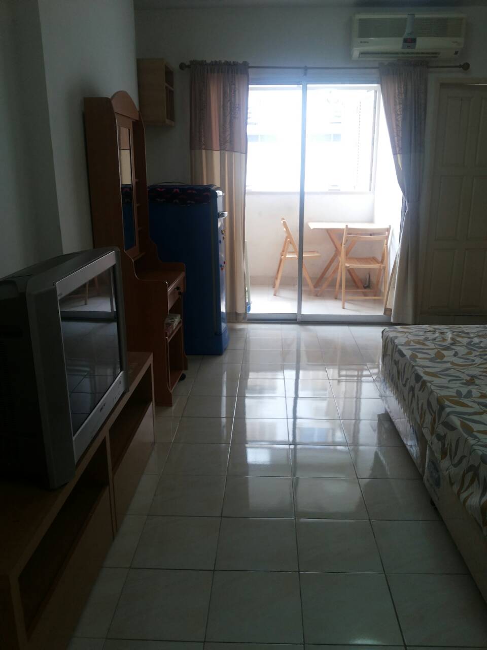 ให้เช่าคอนโดซิตี้โฮมรัชดา 10 (City Home Ratchada) ซอย 10 ราคา 8000บ./เดือนให้เช่า ห้อง Studio 30 ตร.ม. 1 ห้องน้ำ, 1 ห้องครัว ห้องครัวกั้นเป็นสัดส่วน ตึก A1 ชั้น 4