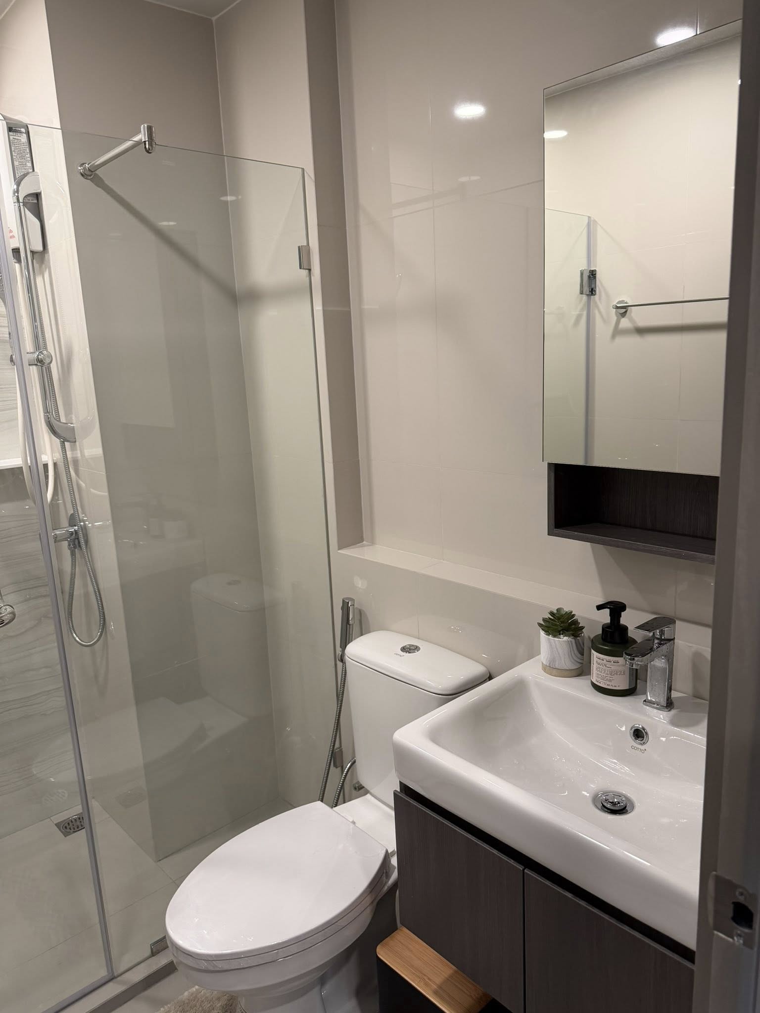 ให้เช่าคอนโด แอสปาย อ่อนนุช สเตชั่น / For Rent Aspire Onnut Station (English below)