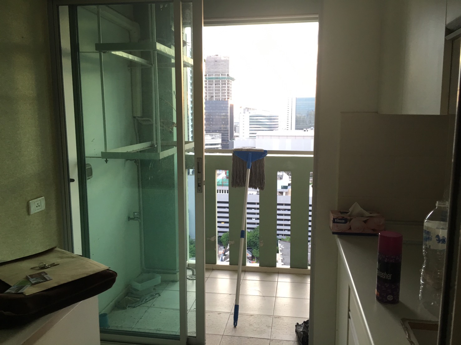 ขายคอนโด ลุมพินี เพลส พระราม 9 Lumpini Place Rama 9 - Ratchada ตึก B ชั้น 28 พื้นที่ 37.11 ตร.เมตร วิว ห้องหันหน้าไปทางด้านเซ็นทัล พระราม 9