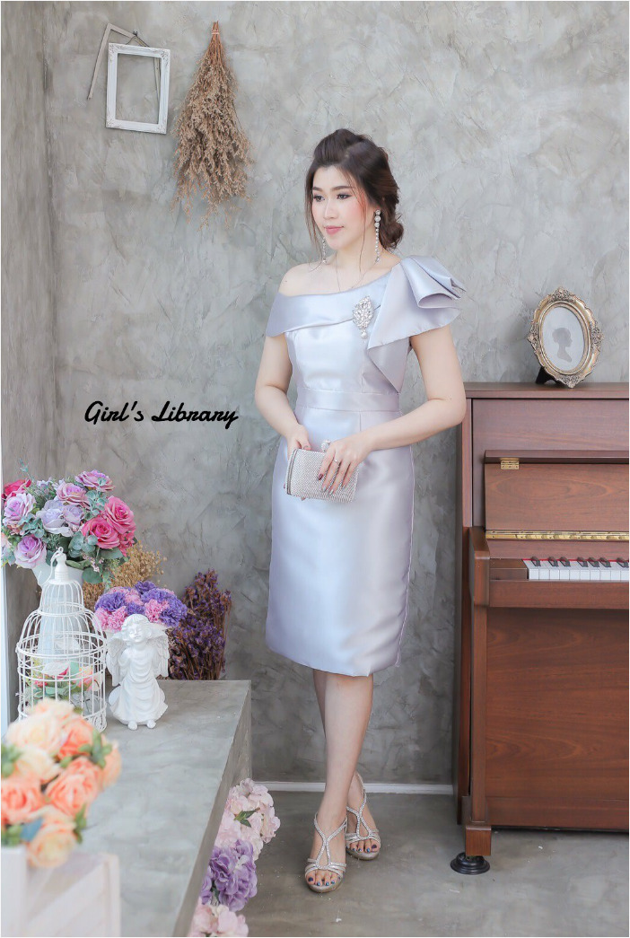 ชุดออกงาน/ชุดไปงานแต่งงานสีเทา ไหล่เฉียง เข้ารูป ลุคเรียบหรู สวยสง่า