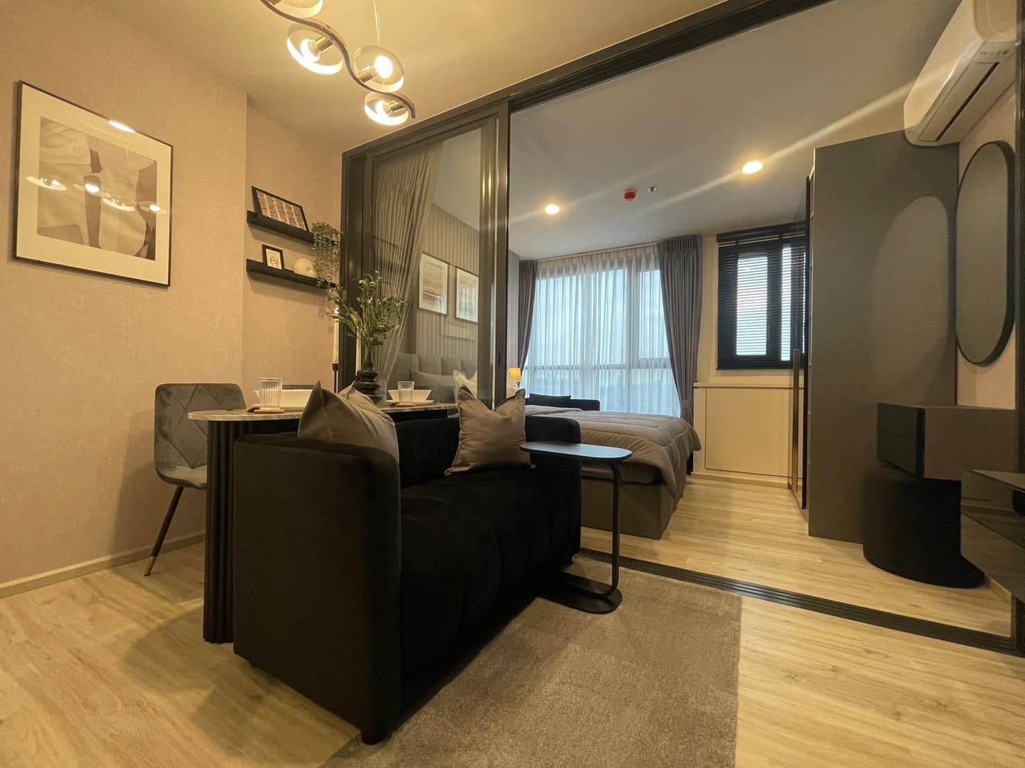 ให้เช่าคอนโด XT Huaikhwang (เอ็กซ์ที ห้วยขวาง) 1 ห้องนอน ขนาด 30 ตรม ชั้น 32 ห้องแต่งครยพร้อมอยู่