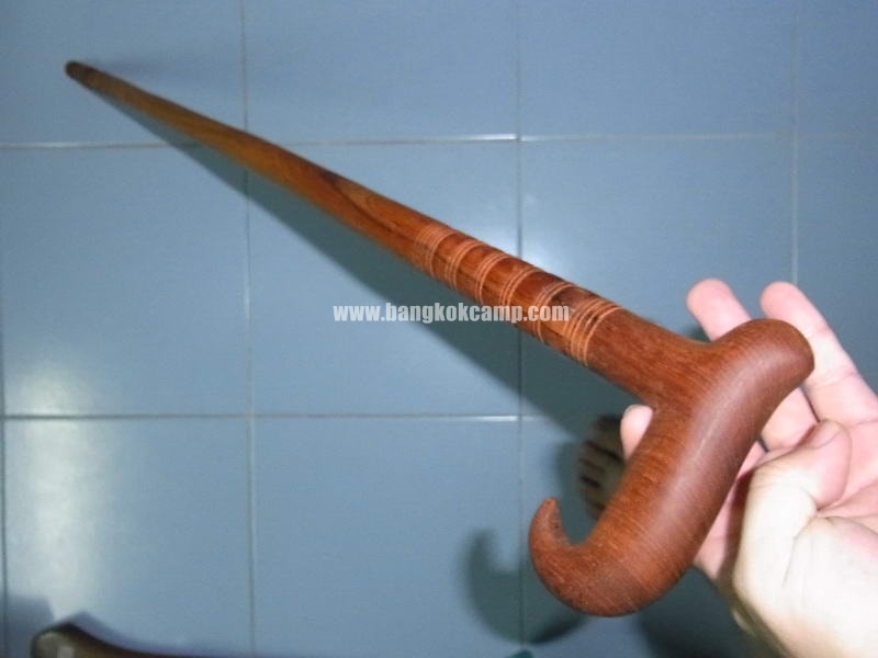 ไม้เท้า (ไม้ประดู่) จับกระชับมือ งานปราณีตน่าสะสม หรือเหมาะเป็นของฝากผู้ใหญ ่