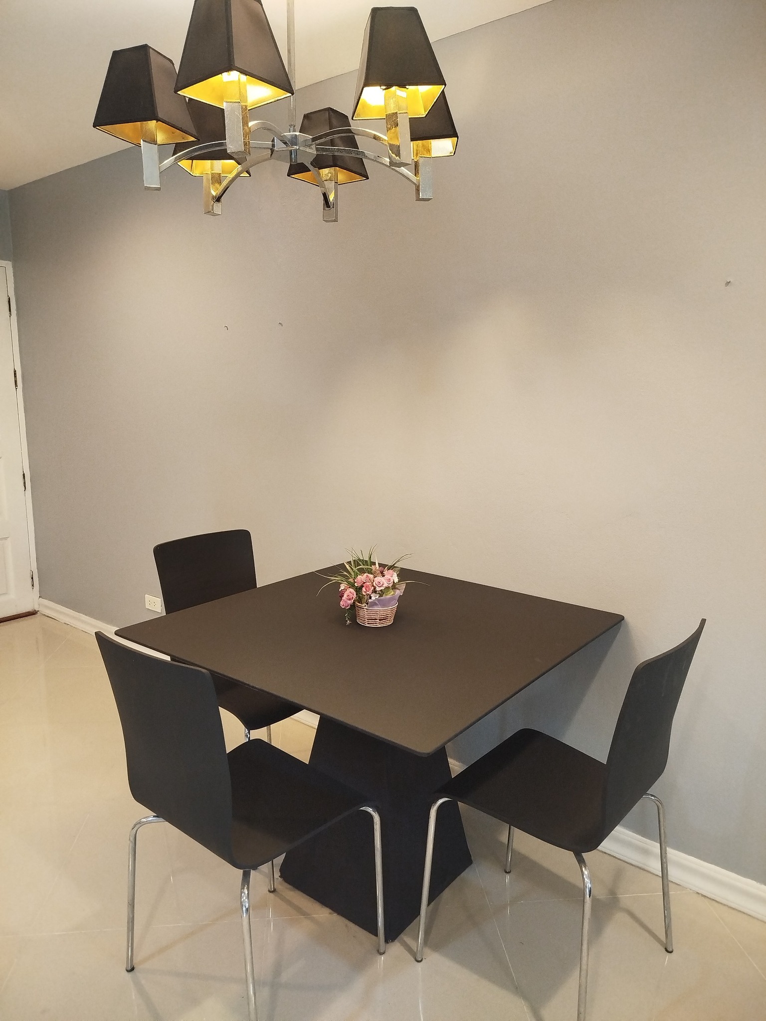 ให้เช่า คอนโด วิทยุคอมเพล็กซ์ (Witthayu Complex Condo) ห้องใหม่ ทาสีสวย พร้อมเข้าอยู่ได้ทันที