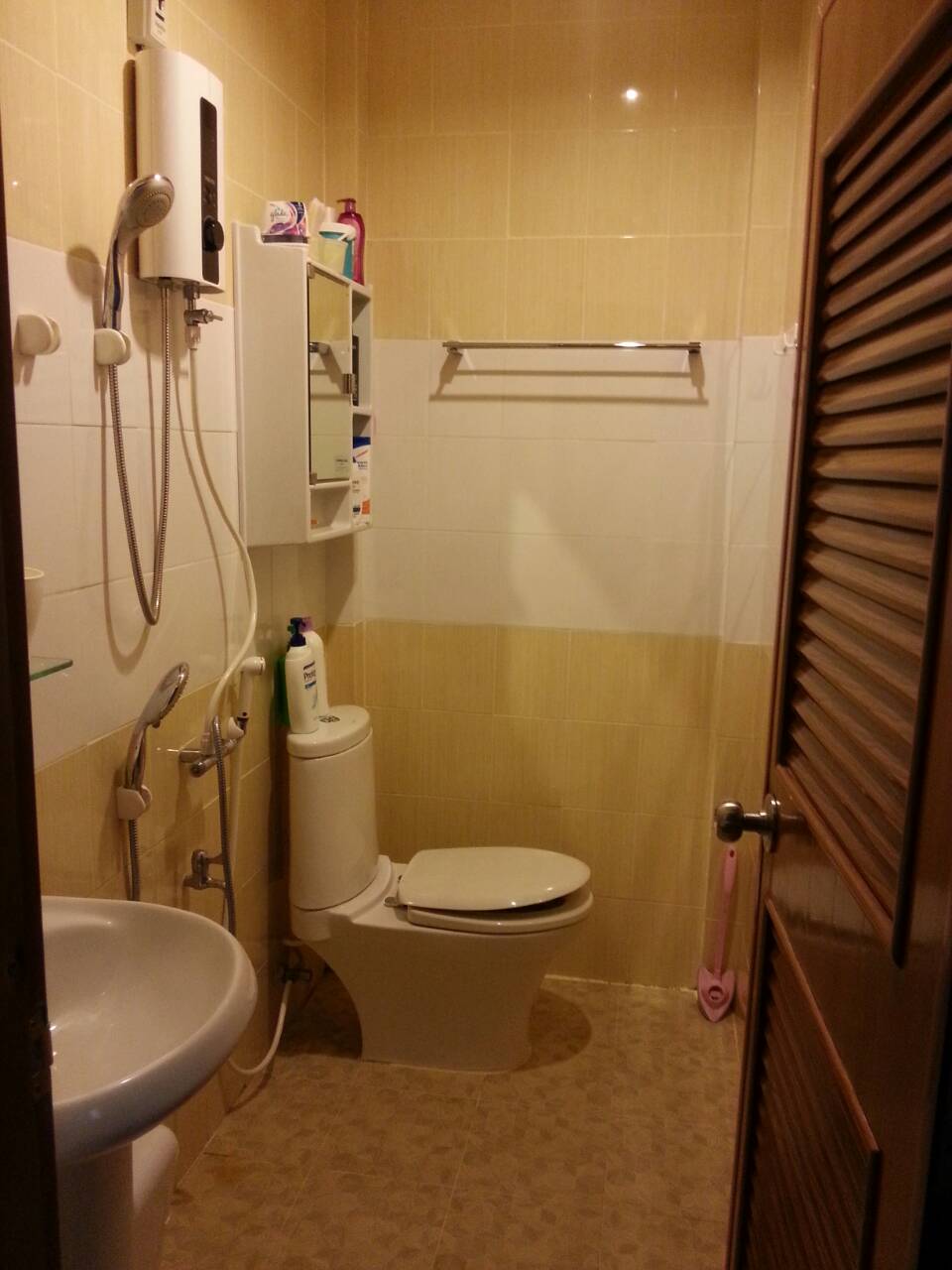 ขายบ้านเดี่ยว 2 ชั้น โครงการหมู่บ้านวังทอง ราคา 6.5 ล้าน ค่าโอนคนละครึ่ง พื้นที่ 50 ตร.ว