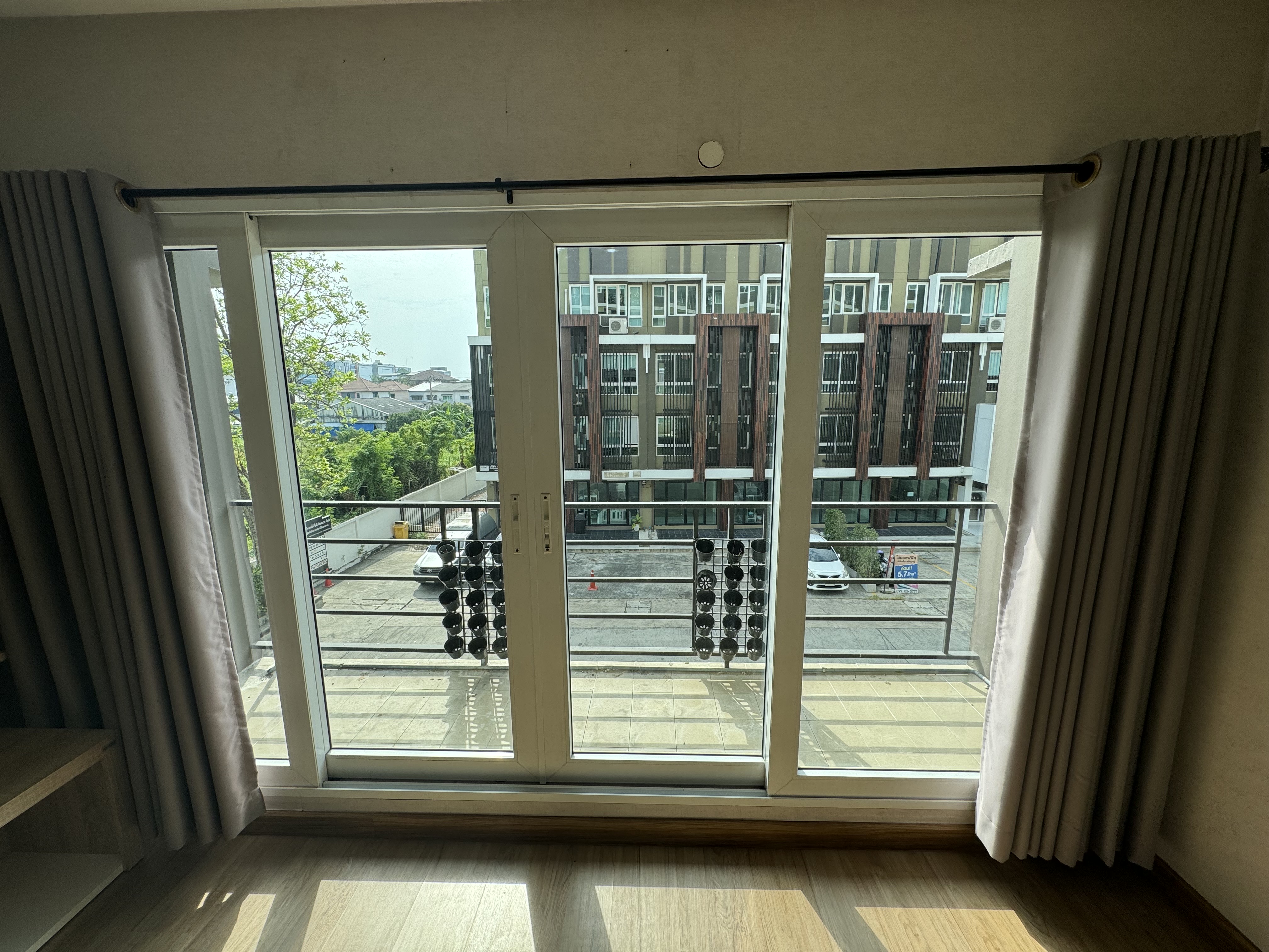 รหัสทรัพย์ 53645 ขายถูกพื้นที่ 62 ตร.ม. ราคา 2,100,000 บาท คอนโด The Trend ซอย คู้บอน 16/1 ถนนคู้บอน โครงการเดอะ เทรนด์ คอนโดทาวน์ (The Trend Condo town)