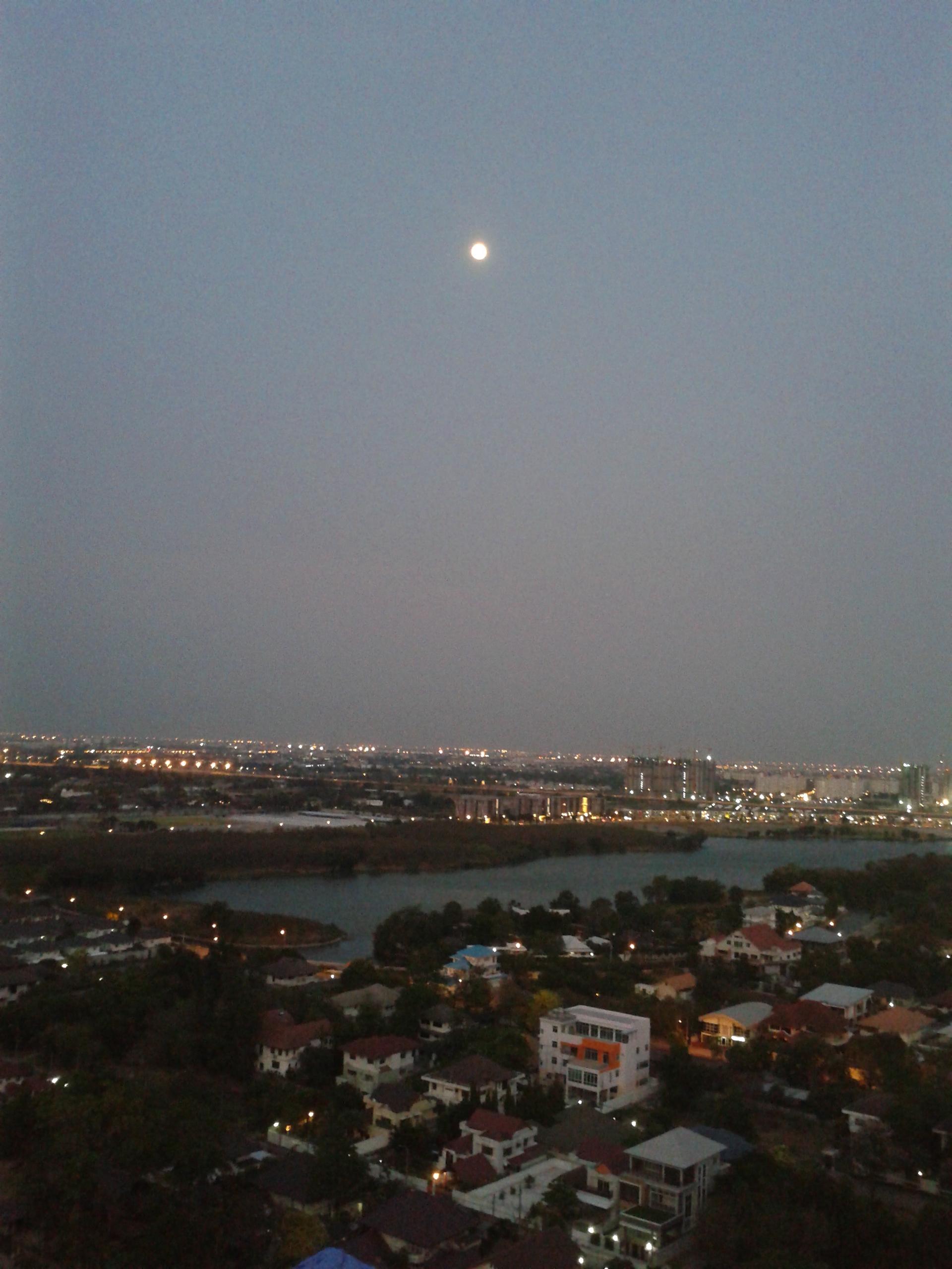 ให้เช่า คอนโด Lake View พื้นที่ 118 ตรม. 3ห้องนอน 3ห้องน้ำ วิวทะเลสาบ เมืองทองธานี ชั้น 28, 1 ห้องนั่งเล่น 1 ห้องครัว 2ระเบียง