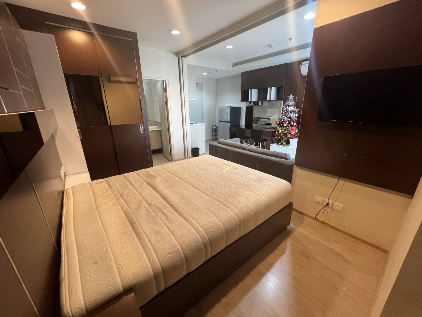 ðĒ āđāļŦāđāđāļāđāļē āļāļāļāđāļ āđāļāļāļĩāđāļ āļāļīāļ§ āļĢāļēāļāđāļāļ§āļĩ (Ideo Q Ratchathewi) āļŦāđāļāļāļŠāļ§āļĒ āļāļģāđāļĨāđāļāļāļĨāļēāļāđāļĄāļ·āļāļ āļāļĢāđāļāļĄāđāļāđāļēāļāļĒāļđāđāļāļąāļāļāļĩ āļĢāļĩāļāļāļāļāļāđāļāļāļŦāļĨāļļāļ!