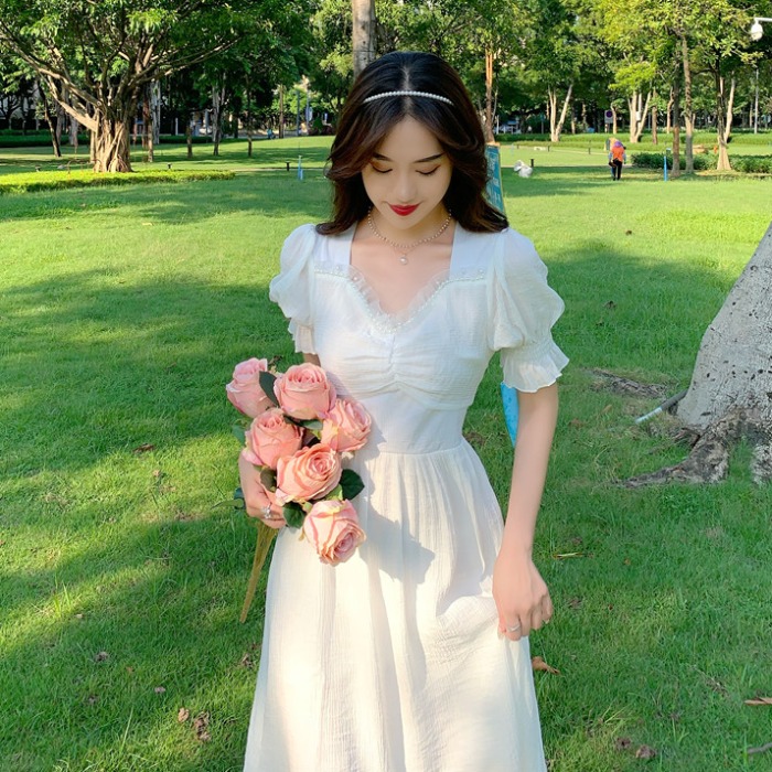 พรีออเดอร์ : เดรสยาวฤดูร้อนแฟชั่นสไตล์หวานน่ารักๆ สีขาว คอวี รุ่นผ่้าเบาบางใส่สบาย มีซับใน