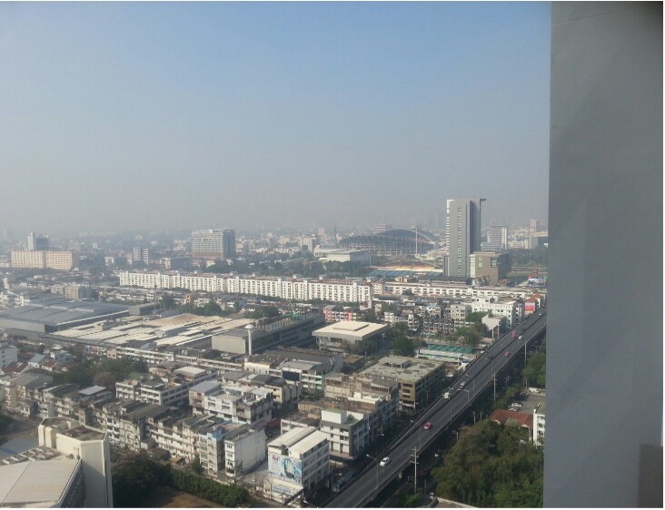 Chewathai Ramkamhaeng (ชีวาทัย รามคำแหง) 1 ห้องนอน ห้องมุม ชั้น 28 ขนาด 35 ตร.ม วิวเมือง - ถนน ราคา 15000 ต่อเดือน