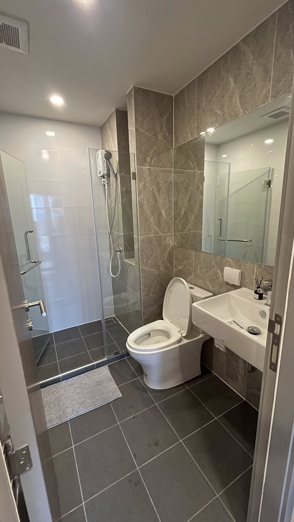 ให้เช่า The Origin Ladprao-Bangkapi (ดิ ออริจิ้น ลาดพร้าว–บางกะปิ) 📌 ห้องใหม่แต่งครบ วิวสระว่ายน้ำ พร้อมอยู่ทันที