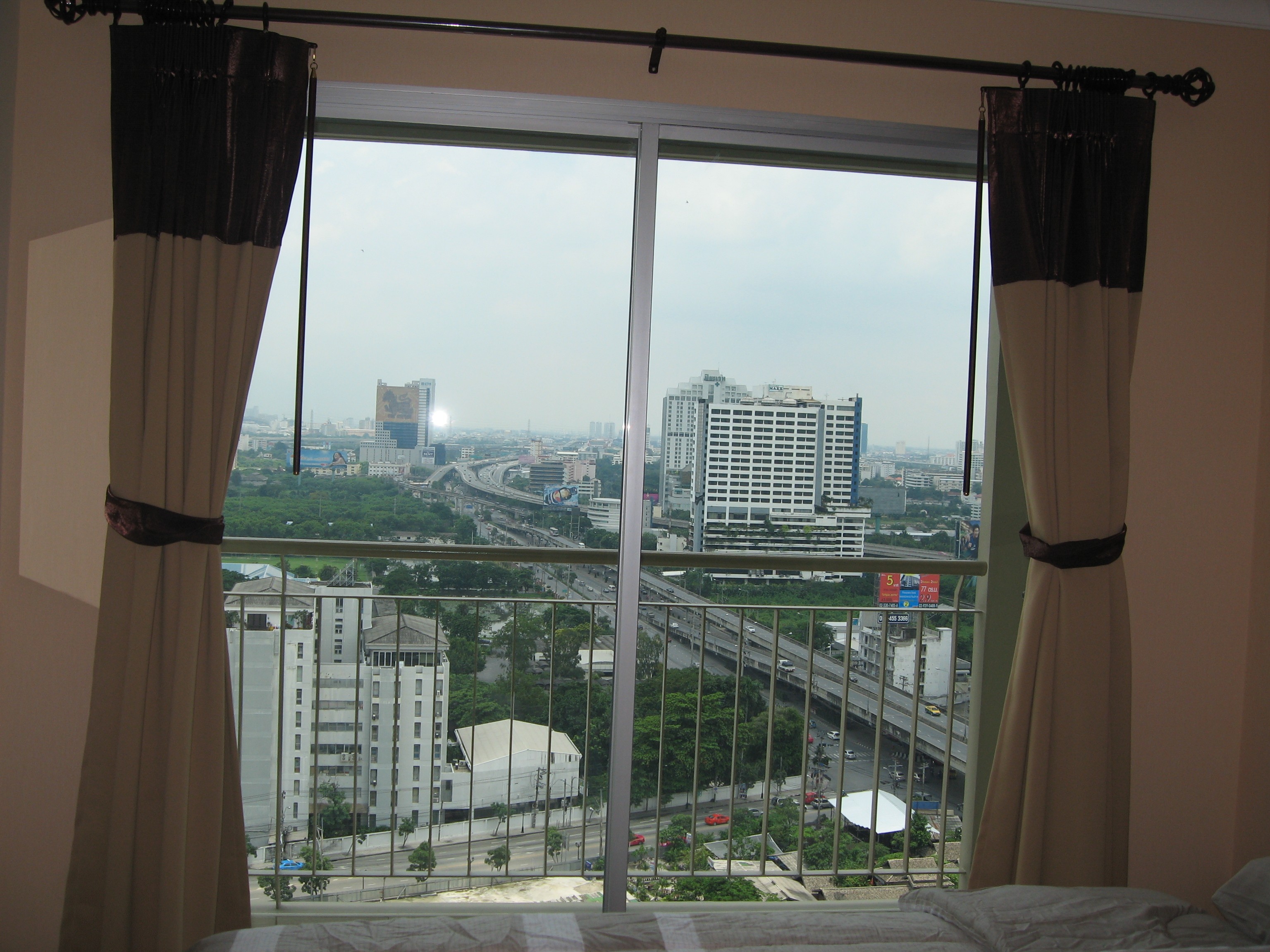 คอนโด ลุมพินี เพลส พระราม 9-รัชดา Lumpini Place Rama 9 - Ratchada 1 ห้องนอน 1 ห้องน้ำ พื้นที่ 37 ตร.ม ชั้น 21 ตึกเอ ห้องหันหน้าทางทิศตะวันออก