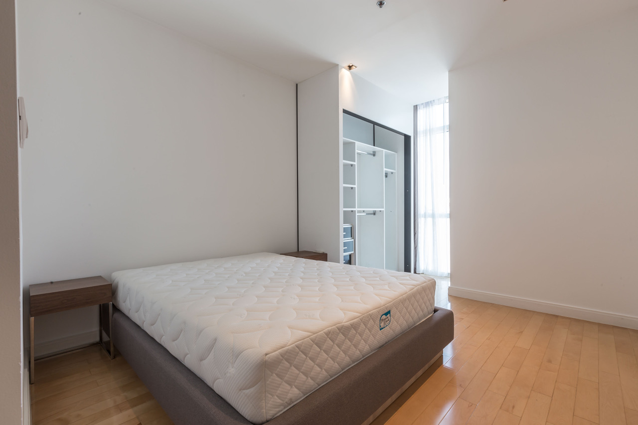 ให้เช่าคอนโด Athenee Residence (แอทธินี เรสซิเด้นซ์) 3 ห้องนอน 4 ห้องน้ำ 1 ห้องแม่บ้าน ขนาด 178 ตร.ม