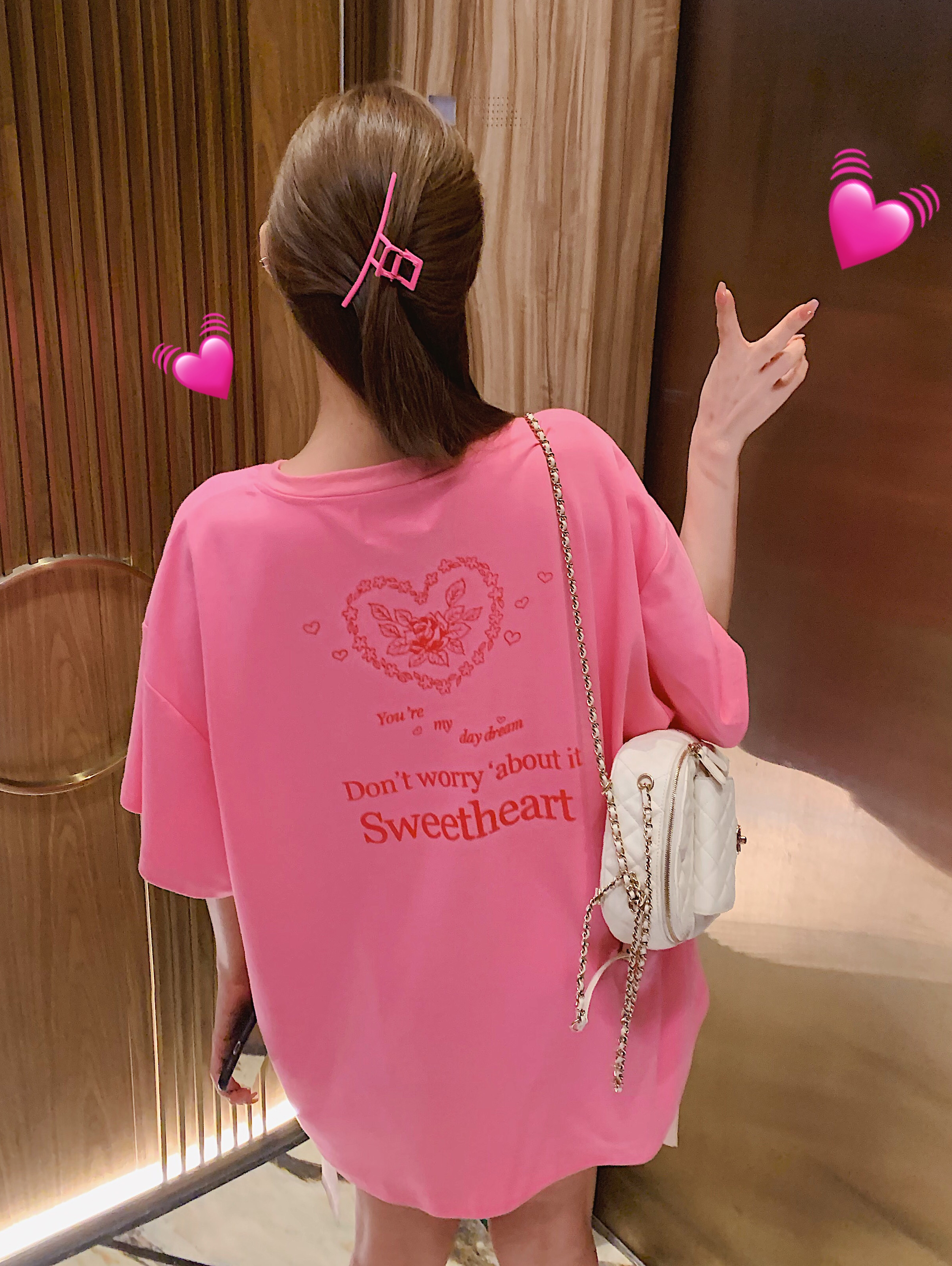 Girly Fancy Club : พรีออเดอร์ เสื้อยืดทรง Over Size แขนสั้นพิมพ์ลายด้านหลังตามแบบ แบรนด์แท้