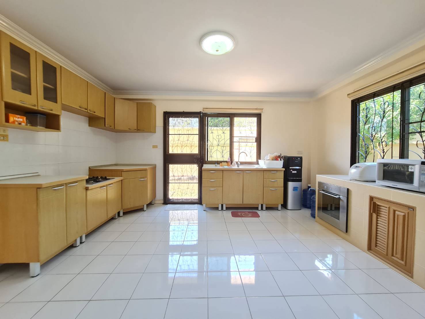 🏡 ขายบ้านเดี่ยวหลังใหญ่ วิวภูเขาล้อมรอบ หมู่บ้านพบโชคการ์เด้นฮิล (Phobchok Garden Hill) บางเสร่ – สัตหีบ