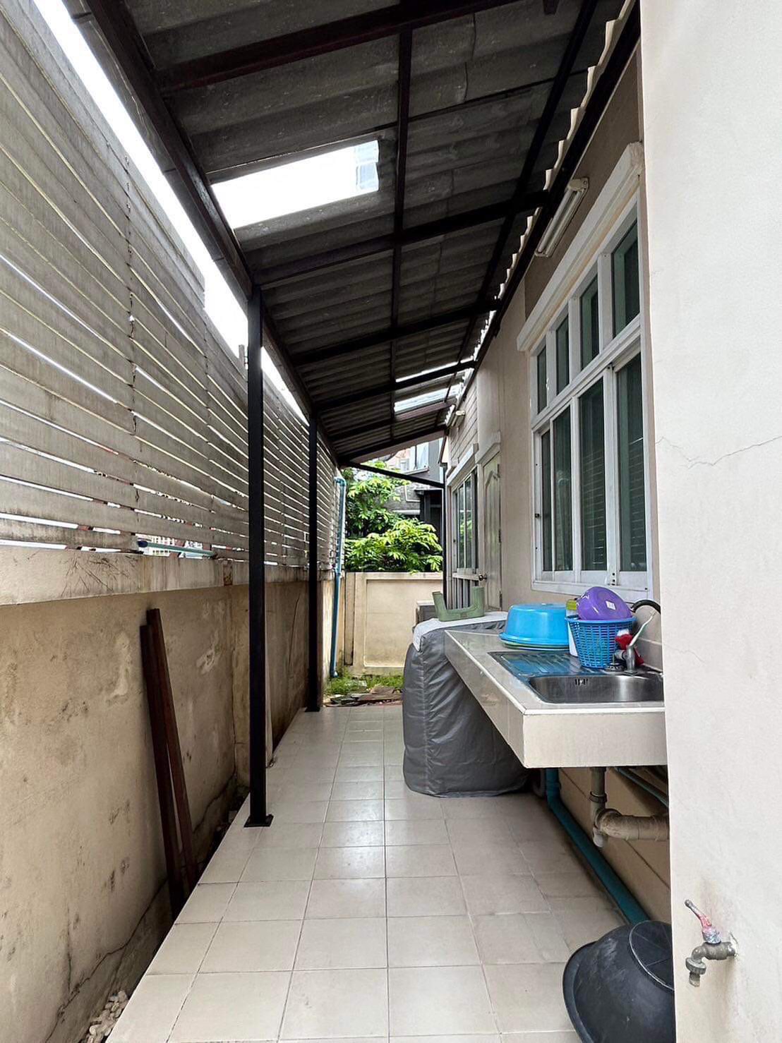 ขายบ้านเดียวติดถนนใหญ่ไม่ต้องเข้าซอย 3.35 ล้าน ราคาเดียวกับทาวน์เฮ้าส์ หมู่บ้าน พัฒนาสิริ เดอะไพรด์ ถนนเลียบคลองสอง