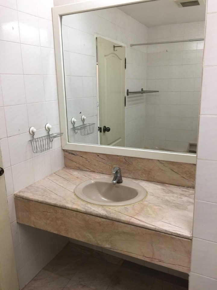 ให้เช่าคอนโด Lumpini Park View (ลุมพินี พาร์ค วิว) ห้องสตูดิโอ ขนาด 36 ตรม 1 ห้องน้ำ ชั้น 22 (ห่างสถานีรถไฟฟ้า ลุมพินี 1 นาที)