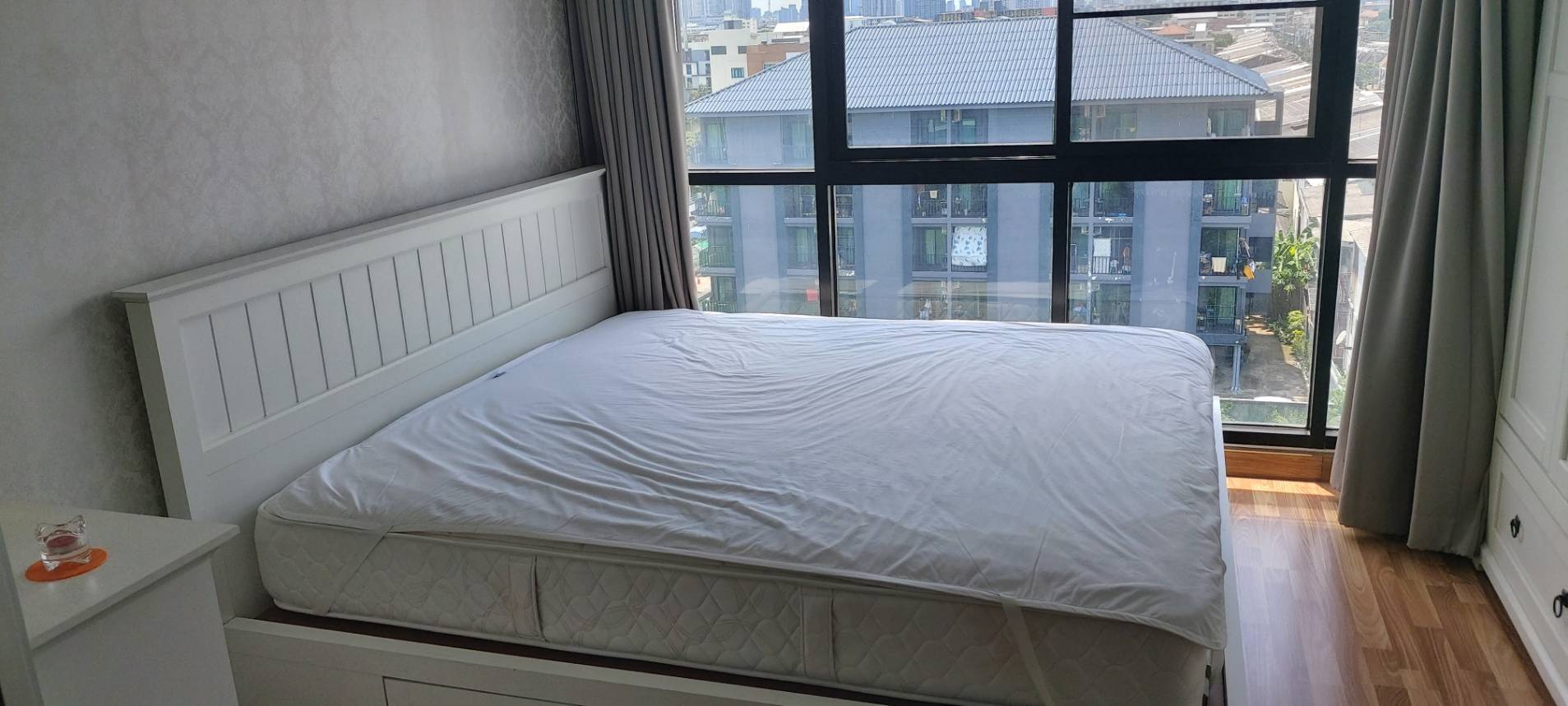 ขายคอนโด The Green Condo 3 เดอะ กรีน คอนโด 3 เฟส : 3 ชั้น: 7 แบบ 1 ห้องนอน 1 ห้องน้ำ 1 ห้องนั่งเล่นและ 1 ห้องครัว ขนาด 31.5 ตารางเมตร