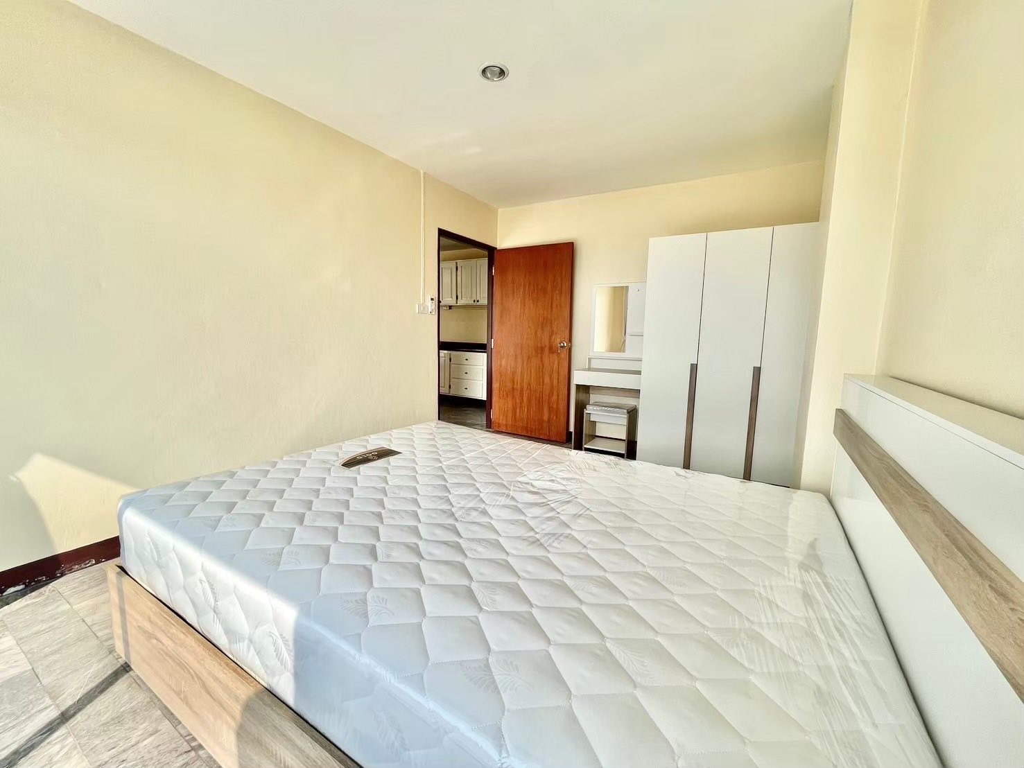 🏙 ให้เช่าคอนโด 2 ห้องนอน พร้อมที่จอดรถส่วนตัว Baan Sukhothai Ramkhamhaeng : บ้านสุโขทัย รามคำแหง ... ใกล้ MRT บางกะปิ (สายสีเหลือง) เพียง 400 ม.