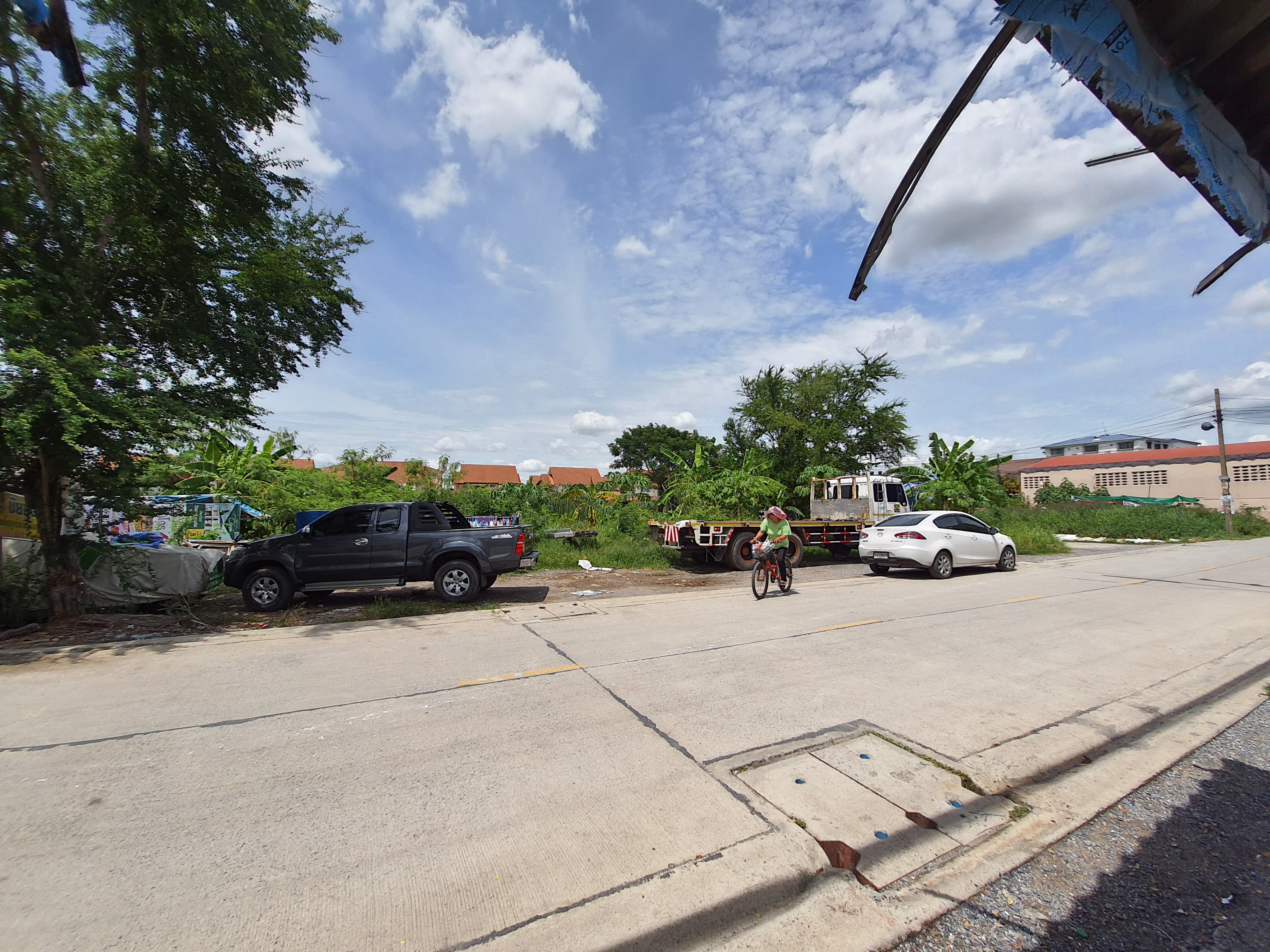 รหัสทรัพย์ 04668 ขายที่ดินถมแล้ว ลำลูกกาคลอง 4 ซอยร่วมสุข 2 ติดถนน 3 ด้าน (ที่ดินรูปสี่เหลี่ยมจัตุรัส) ขนาดพื้นที่ 3 งาน 63 ตรม