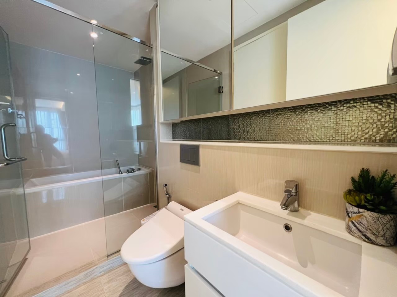 ขาย / เช่า คอนโด H Sukhumvit 43 (เอช สุขุมวิท 43) ห้อง 99/53 แบบห้อง 1 ห้องนอน 1 ห้องน้ำ ชั้น 8 ขนาด 40.91 ตรม