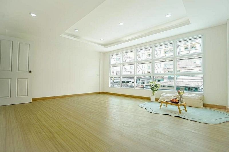 ให้เช่าทาวน์เฮ้าส์ 3 ชั้น 4 ห้องนอน 3 ห้องน้ำ 1 ห้องครัว บ้านเล่นระดับ ซอย พหลโยธิน 69 ห่างรถไฟฟ้าสถานีพหลโยธิน 69