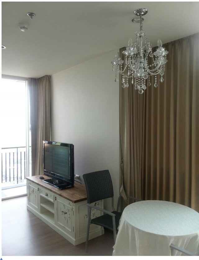 Chewathai Ramkamhaeng (ชีวาทัย รามคำแหง) 1 ห้องนอน ห้องมุม ชั้น 28 ขนาด 35 ตร.ม วิวเมือง - ถนน ราคา 15000 ต่อเดือน