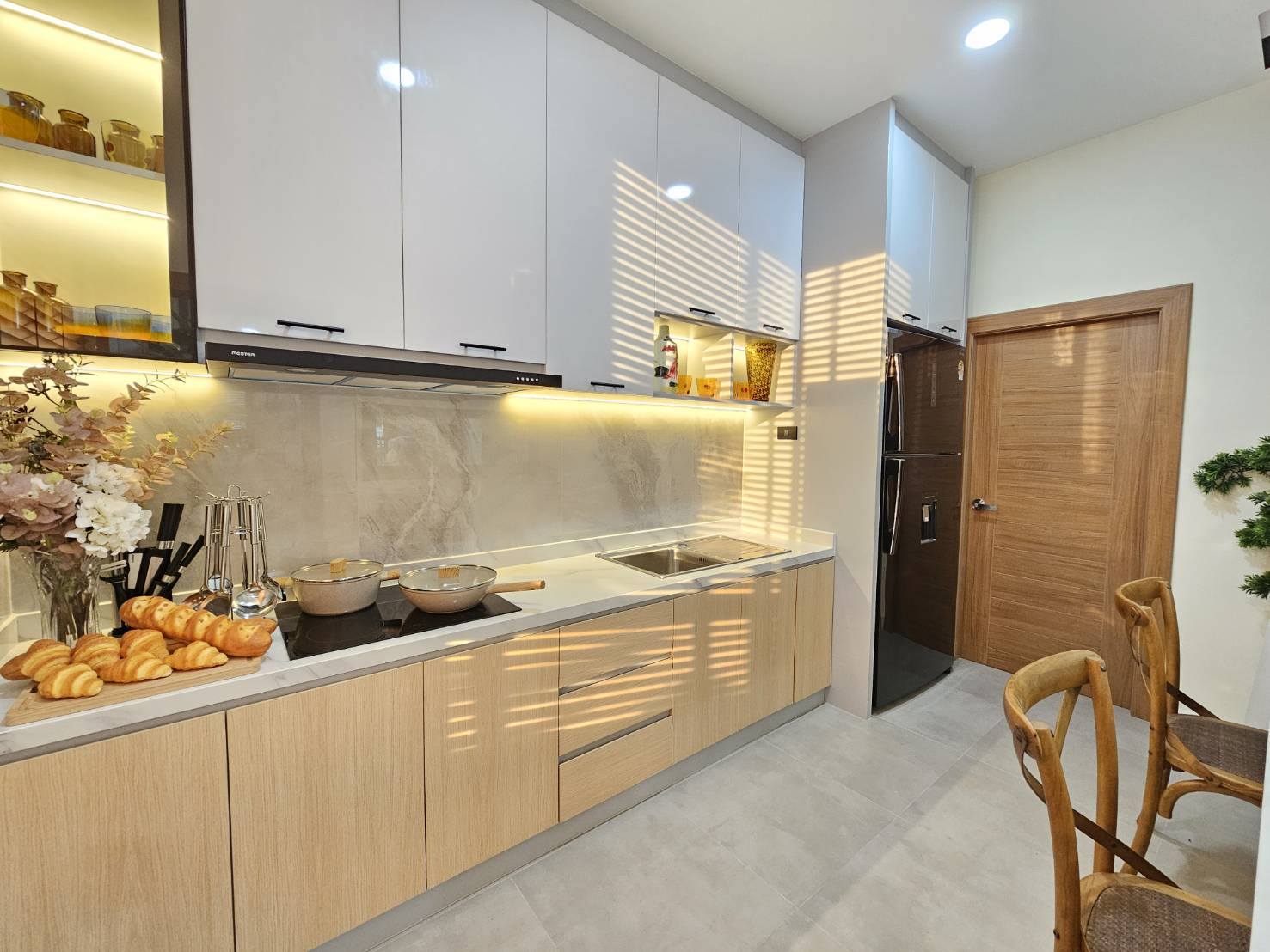 🔥 โอกาสทองสำหรับนักลงทุน! พูลวิลล่าหรู การันตีผู้เช่า 120,000 บาท/เดือน! 🔥 ชื่อโครงการ: Luxury Huai Yai Pool Villa / พูลวิลล่าหรูห้วยใหญ่