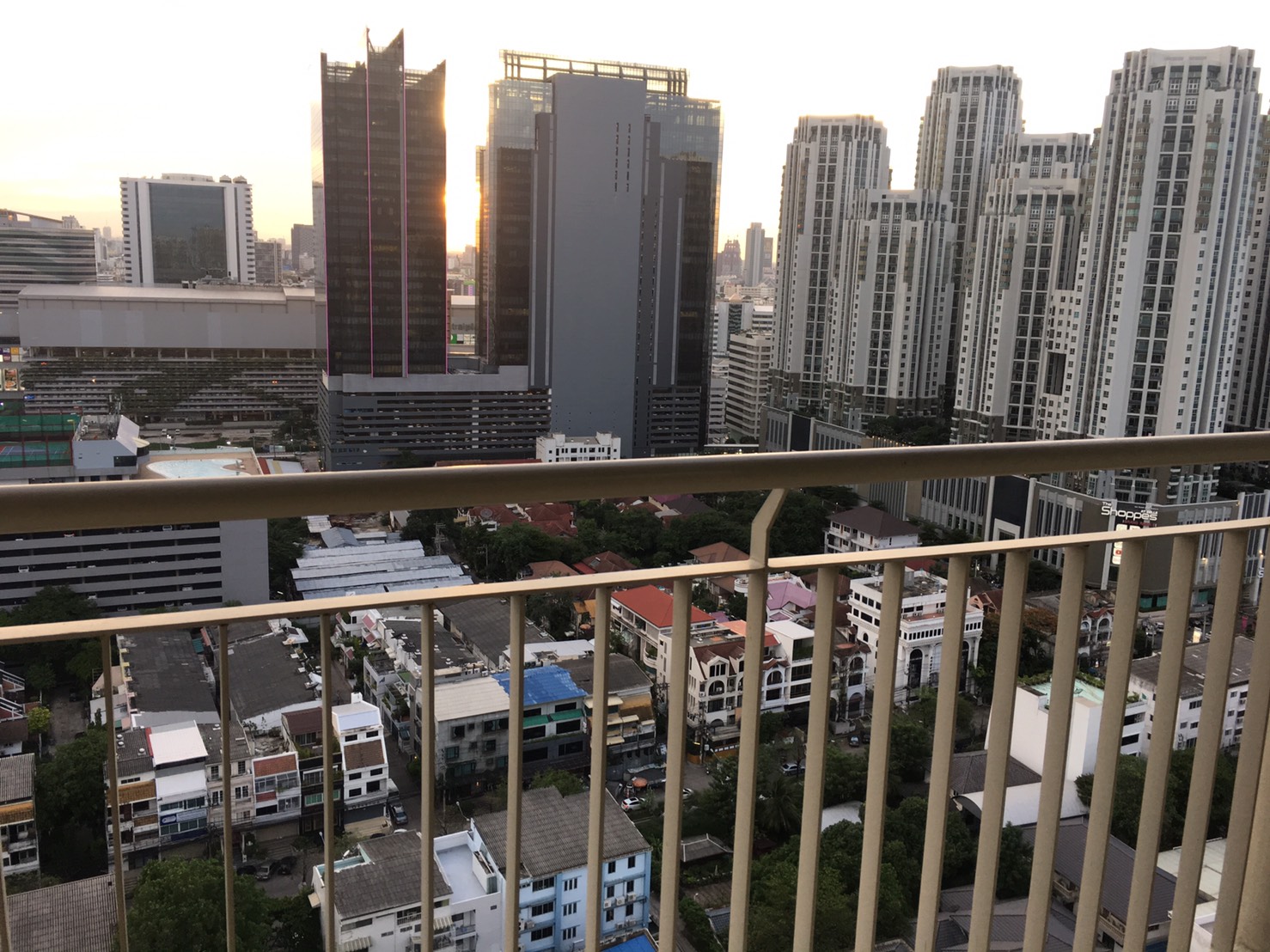 ขายคอนโด ลุมพินี เพลส พระราม 9 Lumpini Place Rama 9 - Ratchada ตึก B ชั้น 28 พื้นที่ 37.11 ตร.เมตร วิว ห้องหันหน้าไปทางด้านเซ็นทัล พระราม 9