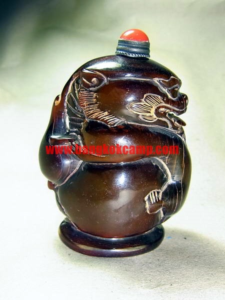 ขวดยานัตถ์ แกะจากเขาสัตว์ รูปสิงโต