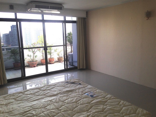 ให้เช่าคอนโดใจกลางสุขุมวิท ห้องใหญ่ราคาประหยัด ( * เลี้ยงสัตว์ได้ ) มีทั้งห้อง สตูดิโอ, 1 ห้อง ,2 ห้อง +1 แม่บ้าน หรือ 3 ห้องนอน + 1 แม่บ้าน