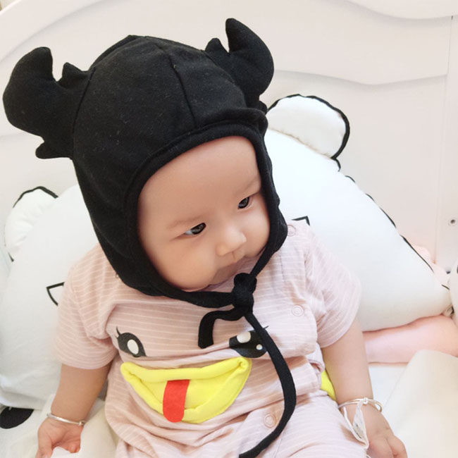 หมวกผูกคาง แต่งหูกวาง