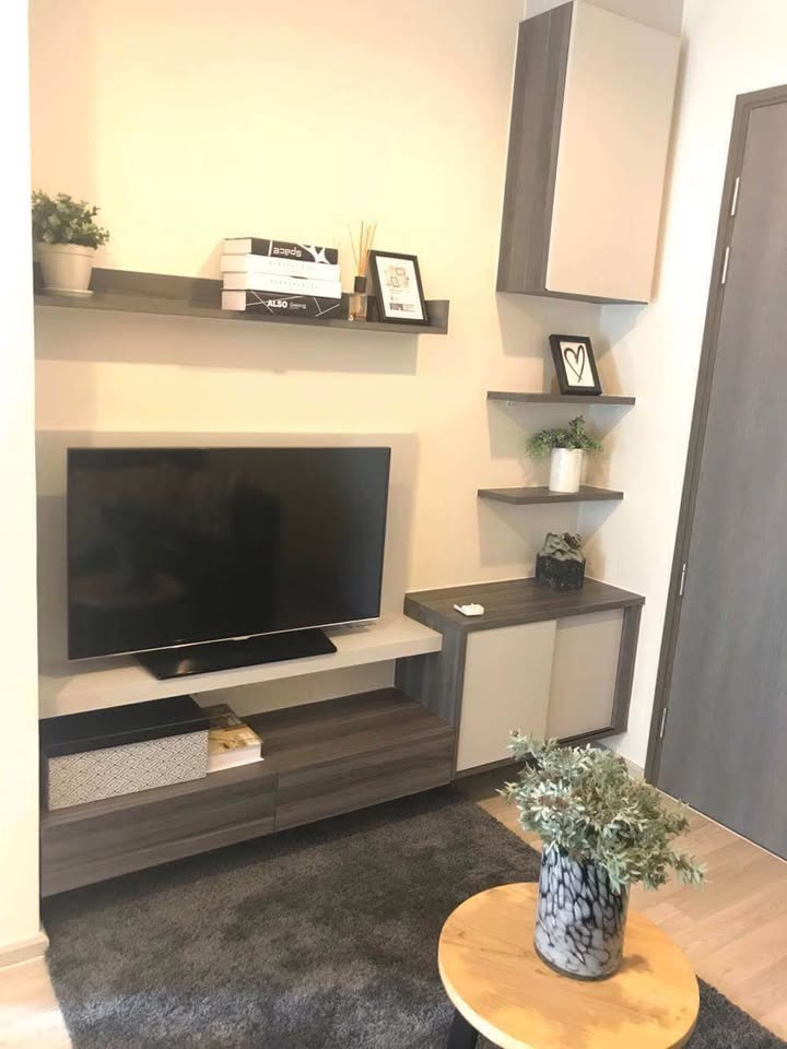 ให้เช่าคอนโด Centric Huai Khwang (เซ็นทริค ห้วยขวาง) คอนโดใจกลางรัชดา ใกล้ MRT ห้วยขวางเพียง 200 เมตร เดินทางสะดวก ห้องสวย เฟอร์ครบ พร้อมเข้าอยู่!