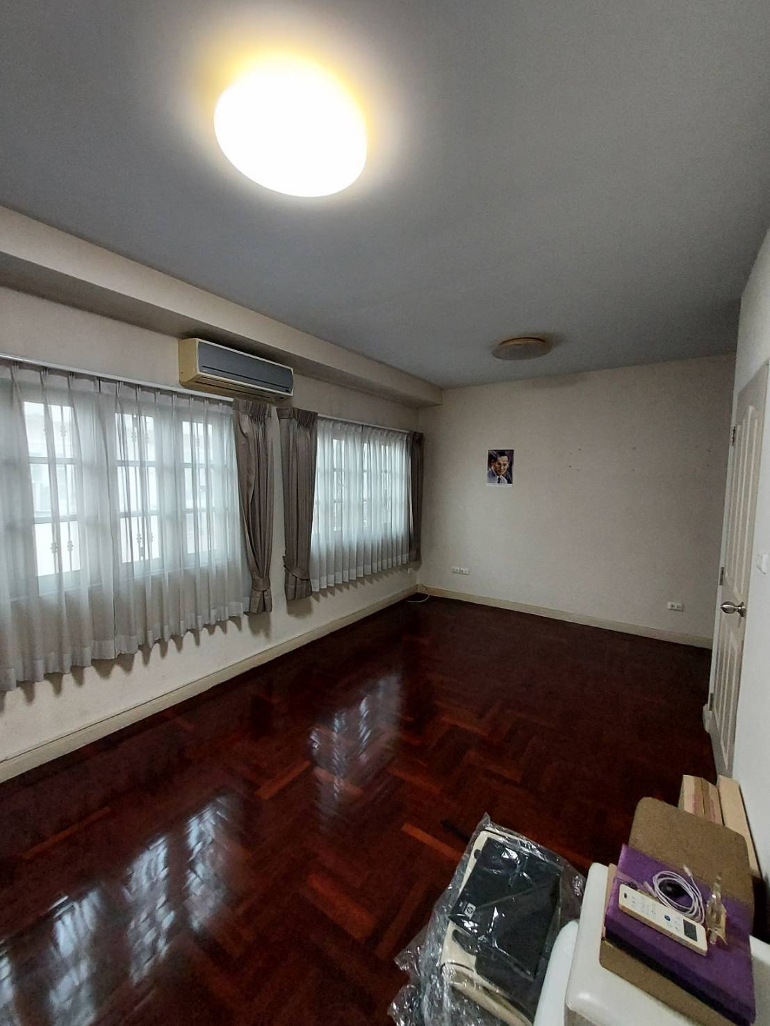 ให้เช่าบ้านพร้อมอยู่ ทาวน์โฮม 3 ชั้น หมู่บ้าน สราญพฤกษ์ ซอยลาดพร้าว130 รามคำแหง 81