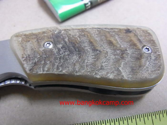 มีดพับ CRKT...ใบมีดออกแบบให้ใช้งานได้อเนกประสงค์... ด้ามประกับเขาแกะแท้ ..พร้อมกล่อง....ใหม่ แท้.(No.5)