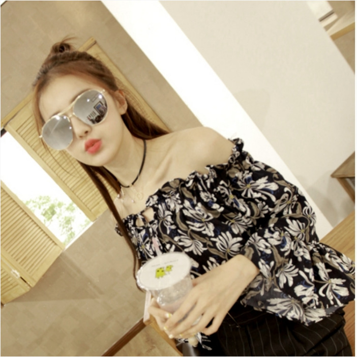 เสื้อเปิดไหล่สีดำ ลายดอกไม้ ทรงปล่อย สวย น่ารัก สไตล์เกาหลี