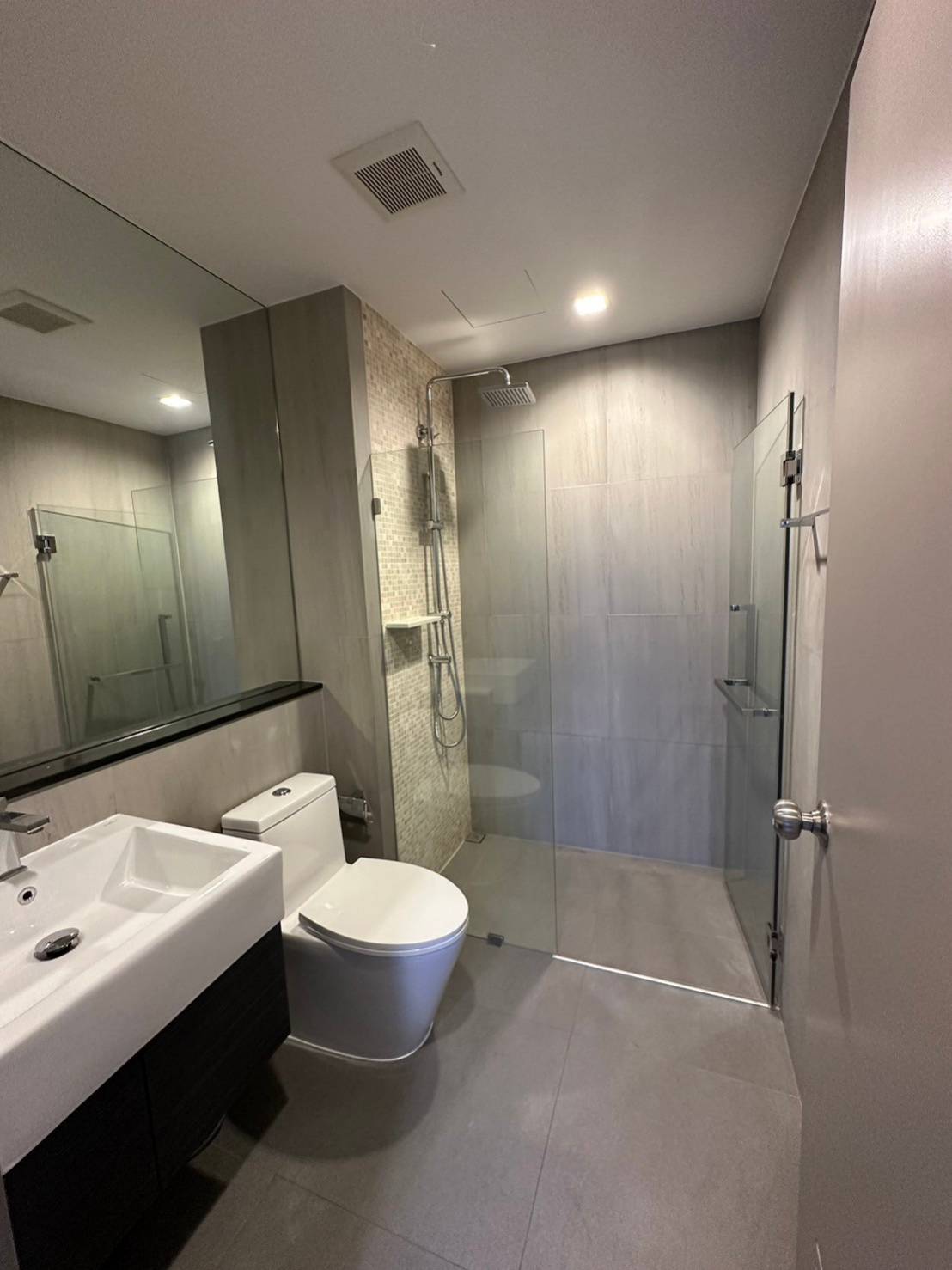 ขายคอนโด Politan Aqua 1 ห้องนอน 1 ห้องน้ำ ชั้น 48 ห้อง 29 ตรม. วิว เเม่น้ำ เลขที่ 11/1560 ที่จอดรถ 1 ที่ ขายราคา 3.35 ล้าน ค่าโอนคนละครึ่ง