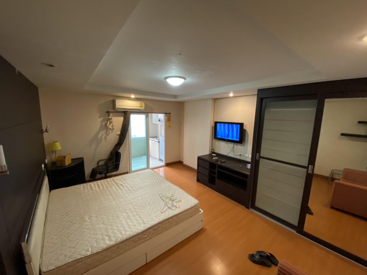 ให้เช่าคอนโด Happy Condo Ratchada 18 (แฮปปี้ คอนโด รัชดา 18) ห้องพักใหม่เอี่ยม ห้องสตูดิโอ, 1 ห้องน้ำ, ห้องครัว, ขนาด 28 ตร.ม.