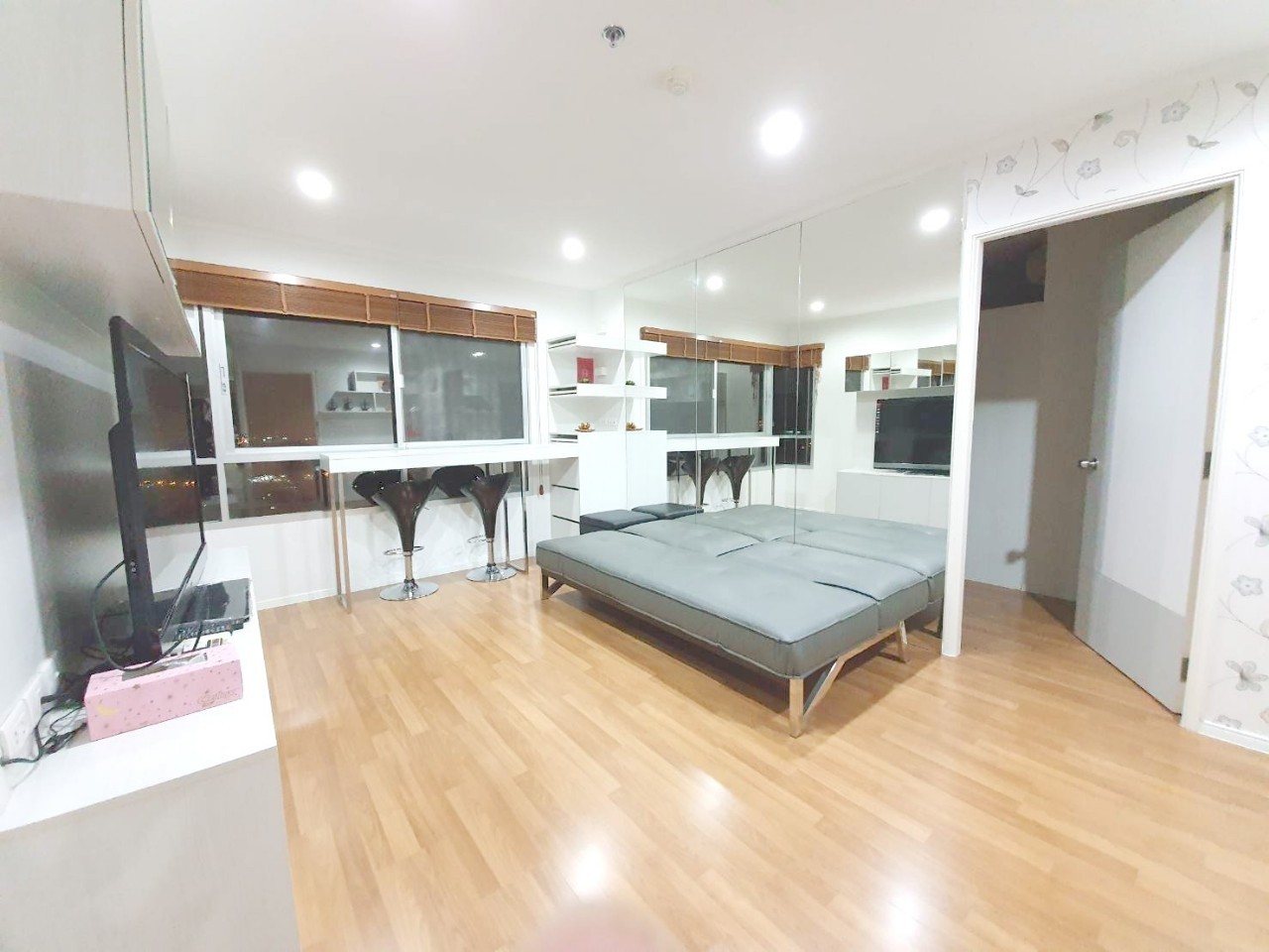 ขายคอนโด Lumpini Place Suksawat - Rama 2 ลุมพินี เพลส สุขสวัสดิ์ - พระราม 2 ห้องใหญ่ 1 ห้องนอน 1 ห้องน้ำ ขนาด 41 ตรม. ห้องมุม มีทั้งหมด 35 ชั้น