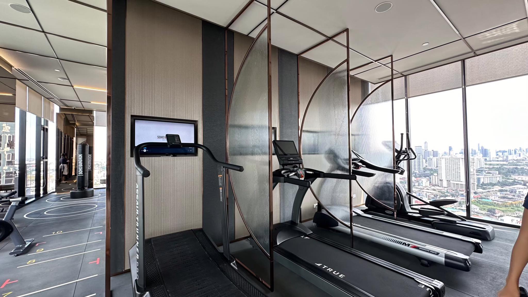 🔥 ห้ามพลาด! ให้เช่า SOHO Bangkok Ratchada คอนโดหรูสไตล์มูจิ ห้อง Duo 2 ชั้น วิวสวย ใกล้ MRT ห้วยขวาง เพียง 200 ม.! 🔥